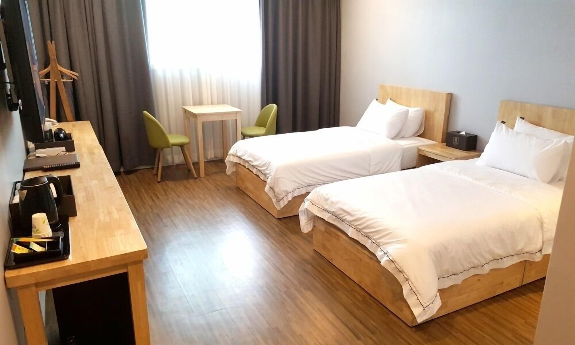 DELUXE, TWIN BEDS