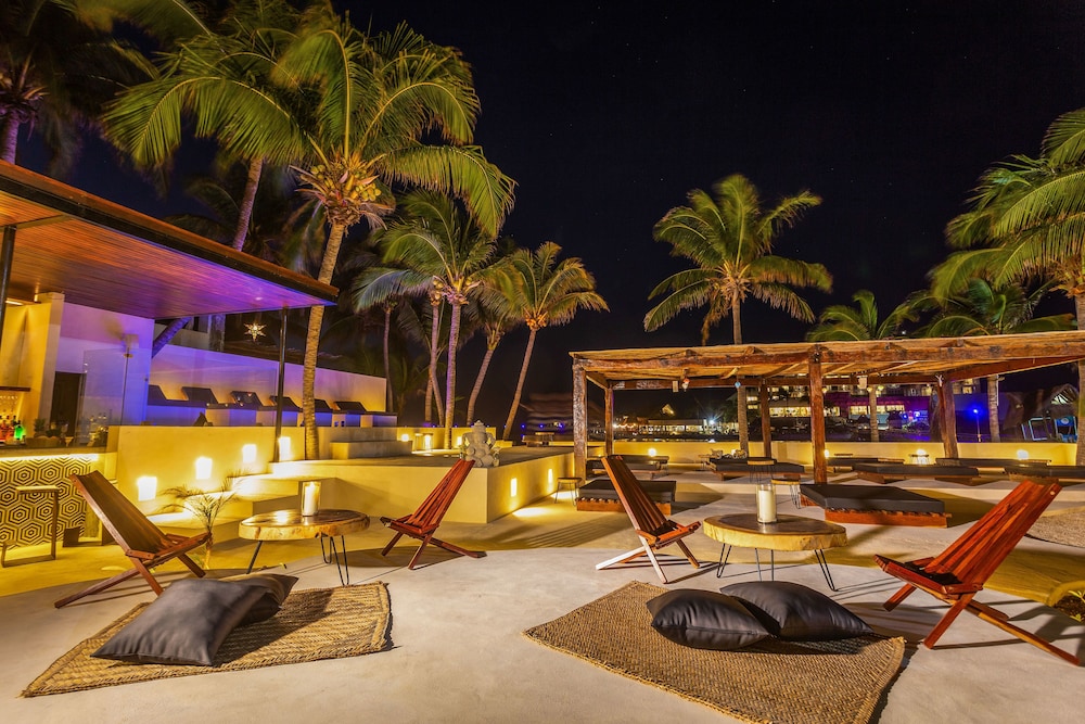 Lotus Beach Hotel 40/49