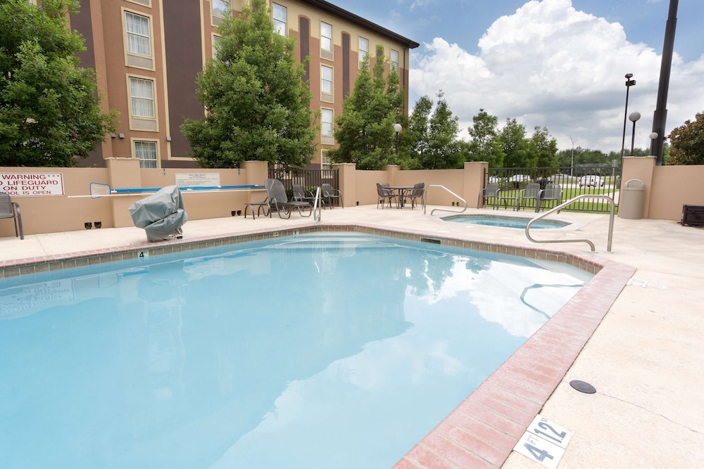Drury Inn and Suites Lafayette 24/33