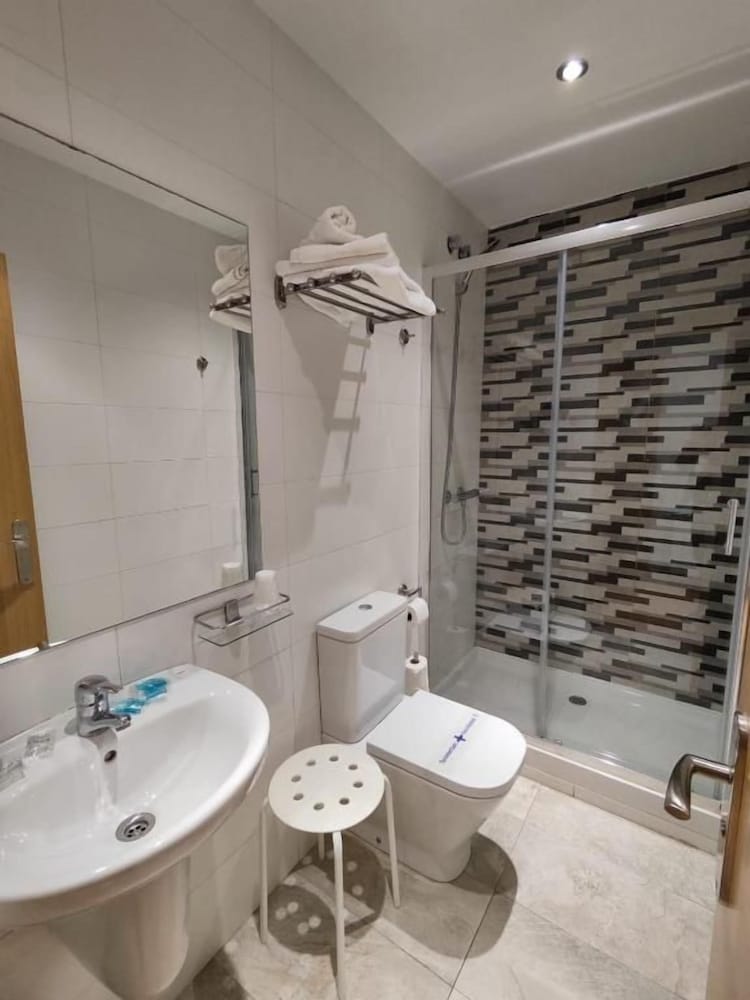 Hostal Rioja Condestable 45/48