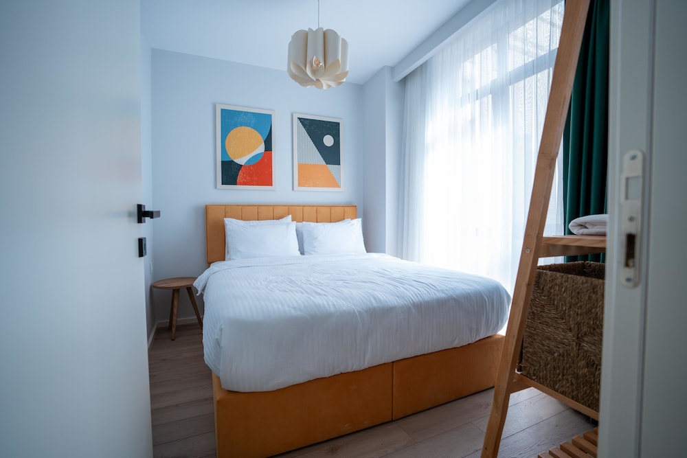 غرفة بريميوم بسرير كوين مع أريكة، Bird Nest Suites 3/10