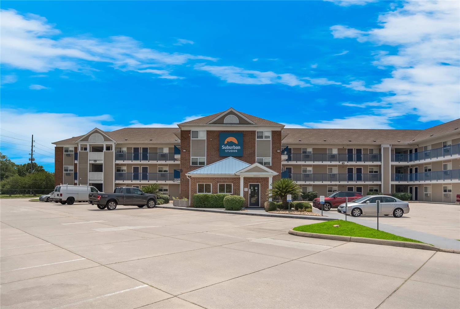 Suburban Studios Biloxi North Area 41/45