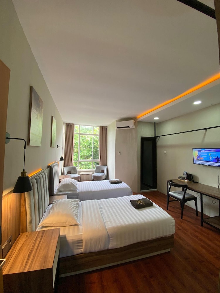 Hotel Kencana Jaya by ZUZU 23/50
