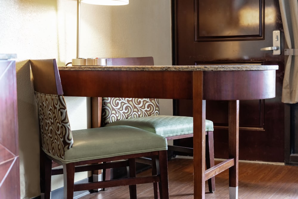 La Quinta Inn & Suites by Wyndham Cocoa Beach Oceanfront 33/54
