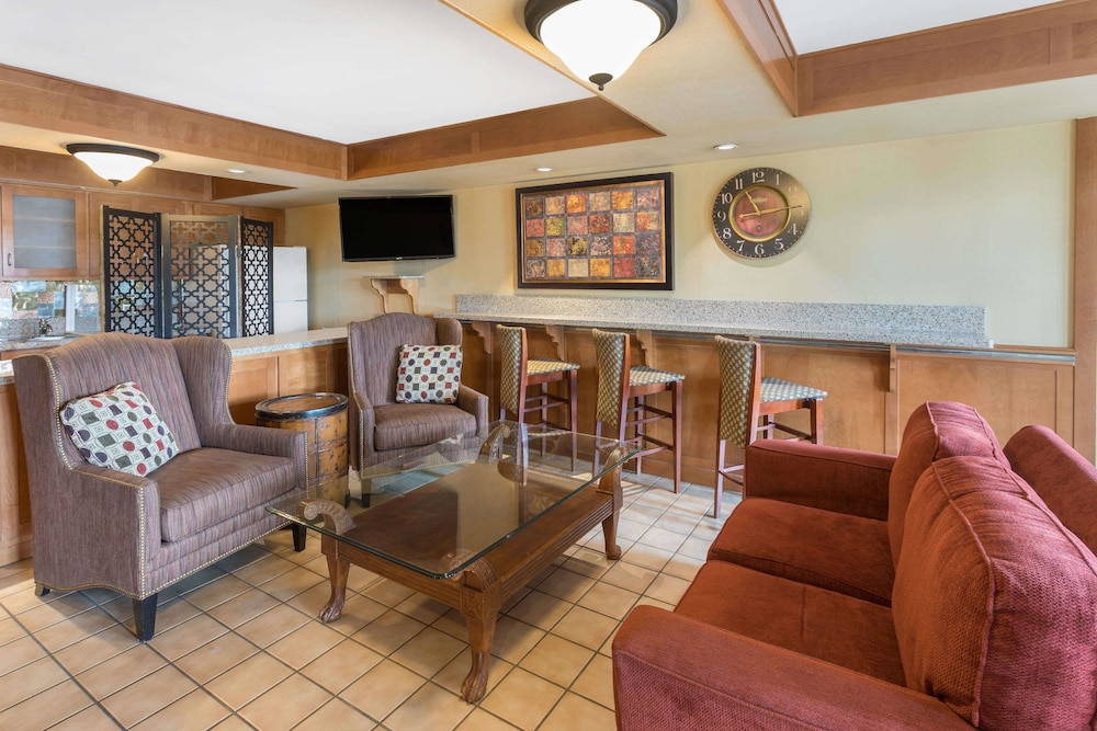 Baymont By Wyndham Sevierville Pigeon Forge 32/41