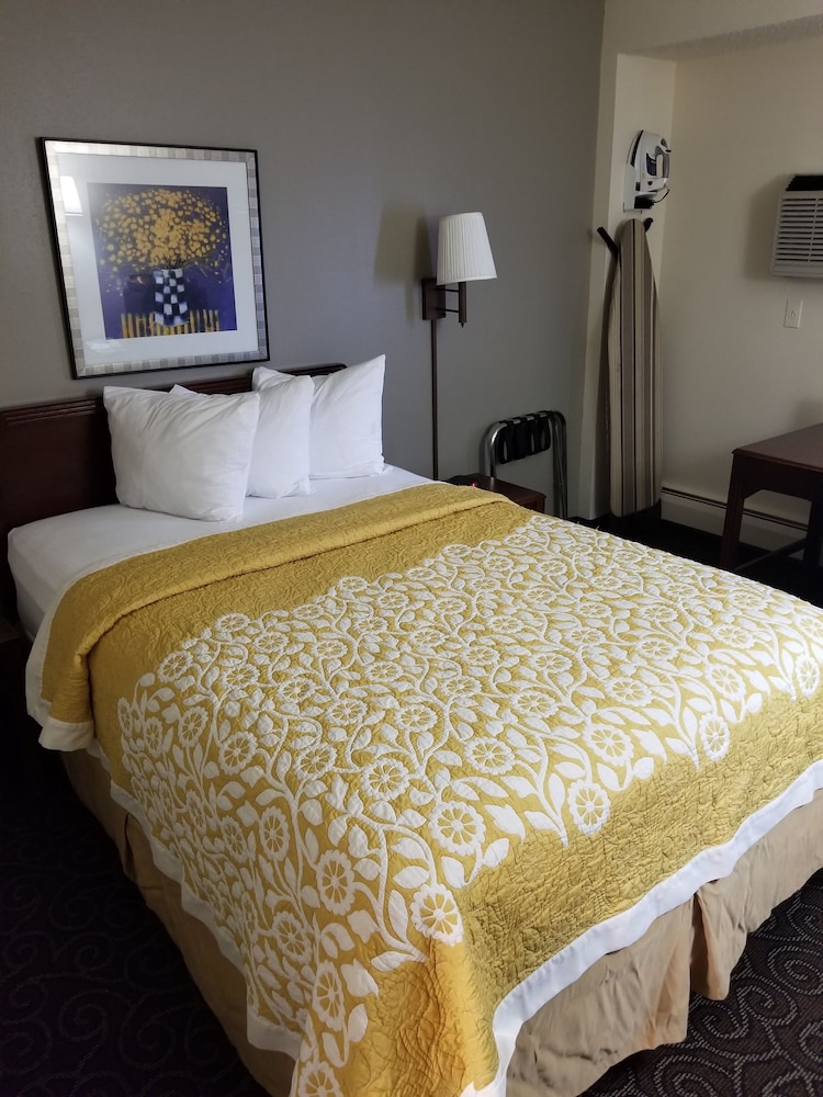 Days Inn by Wyndham Fort Collins 20/75