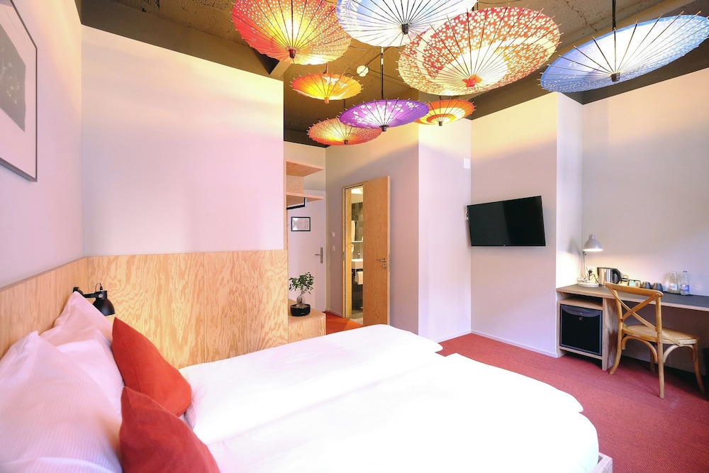 SUPERIOR, DOUBLE BED