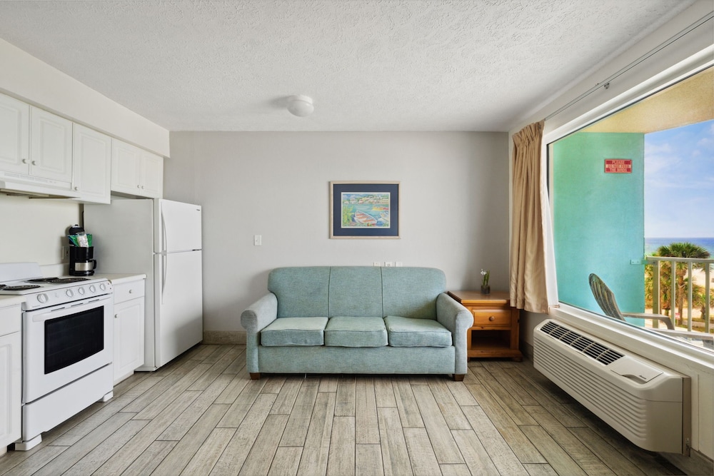 Holiday Terrace Beachfront Hotel, a By The Sea Resort 29/50