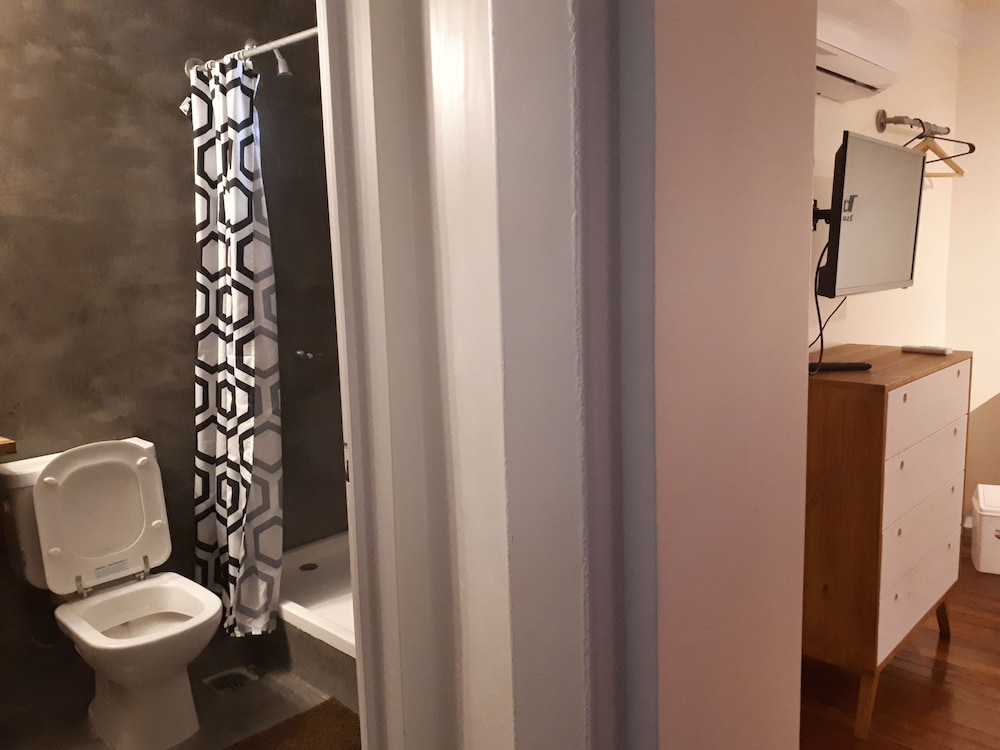 Sabatico Travelers Hostel 49/50