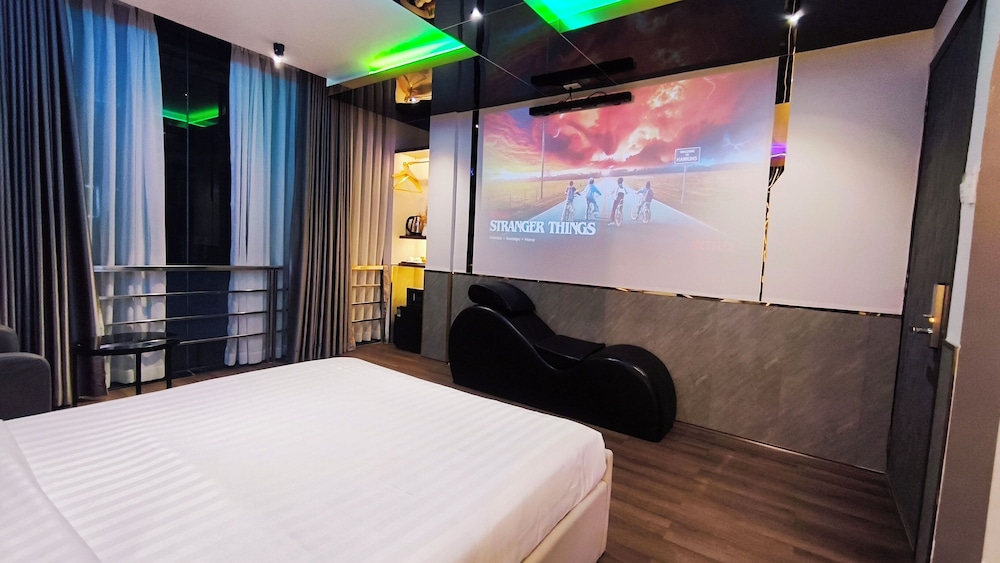 Cinema, Suite, Queen Bed, Sofa