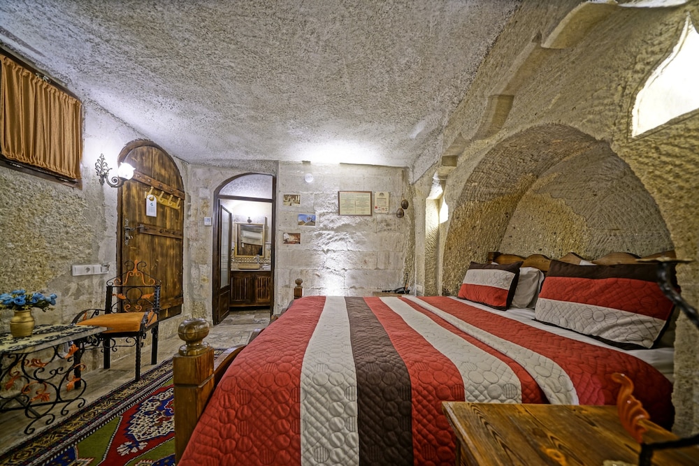 Maccan Cave Hotel 24/70