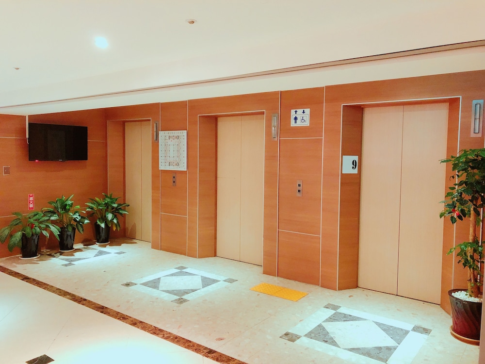We Meet Hotel 6/68