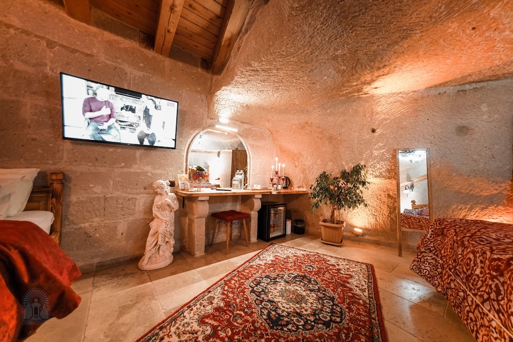 Zeus Cave Suites 26/50