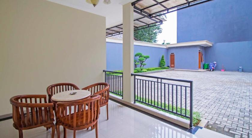 Reddoorz Near Mercu Buana University 3/55