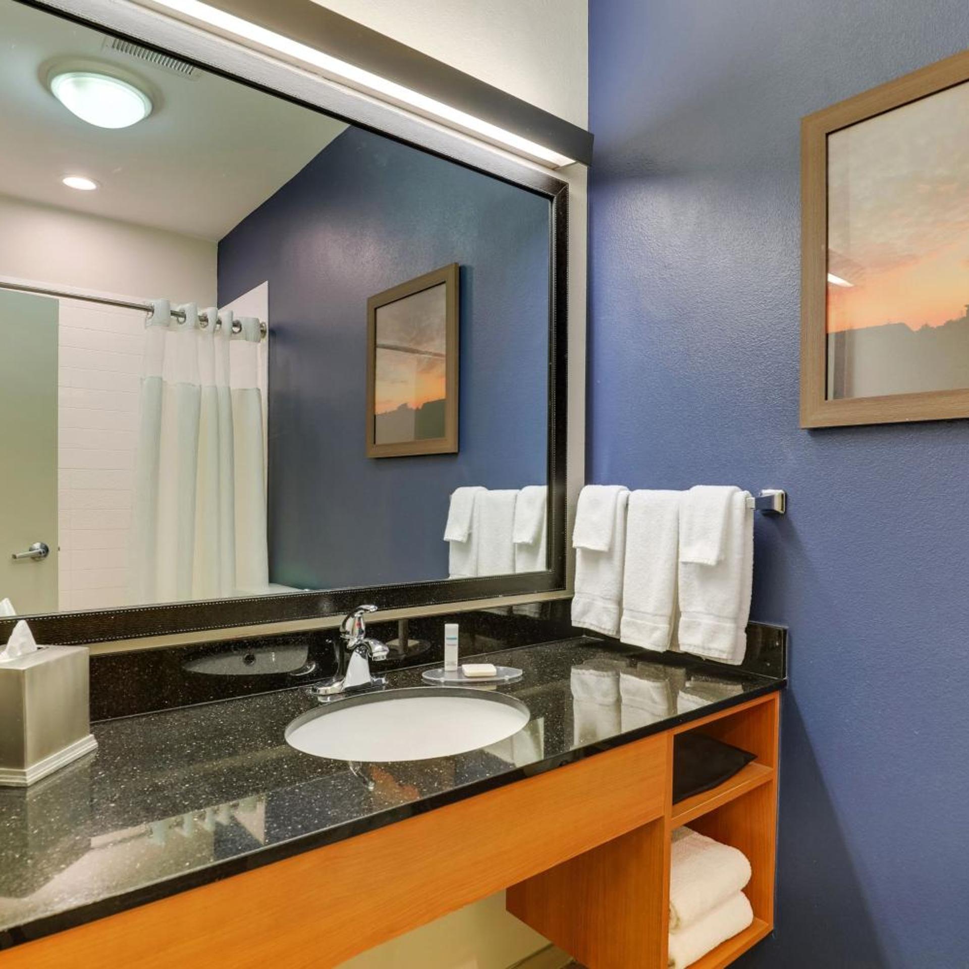 جناح بغرفة نوم واحدة مع أريكة، Fairfield Inn Suites Fort Worth I 30 West Near Nas Jrb 6/9