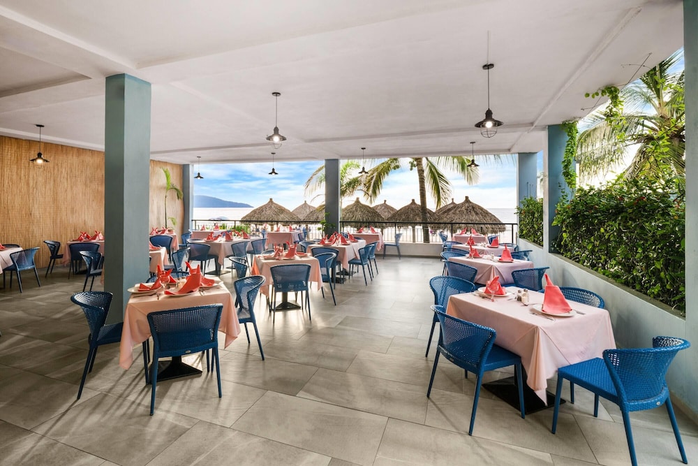 Decameron Isla Coral Guayabitos Ramada All Inclusive Resort 32/48