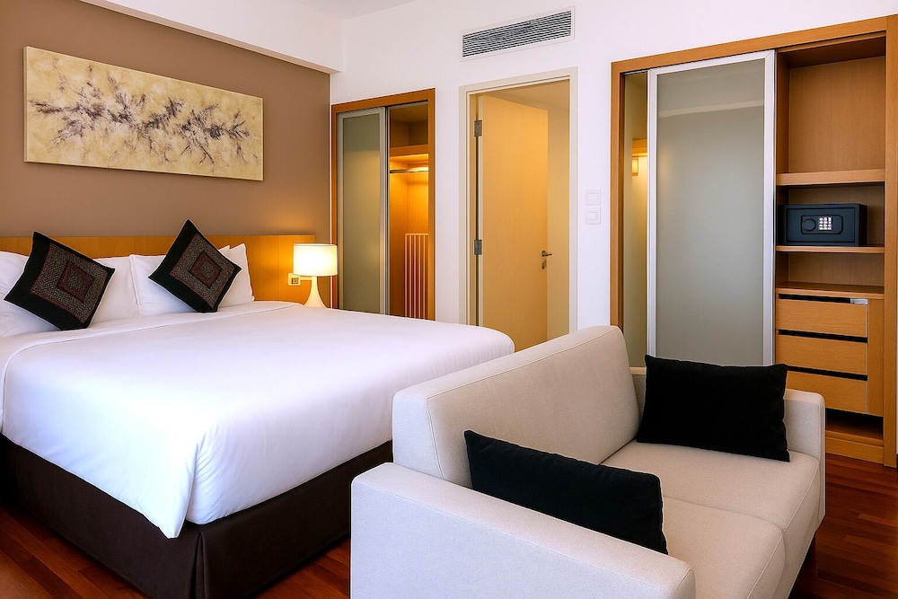 DELUXE, STUDIO, SUITE