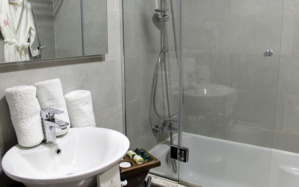 LB Suite Hotel 48/51
