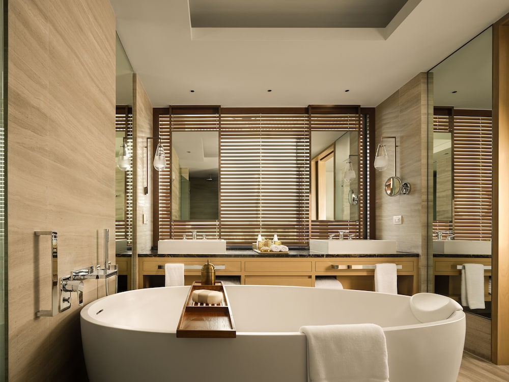 Room, Twin Beds, River Front