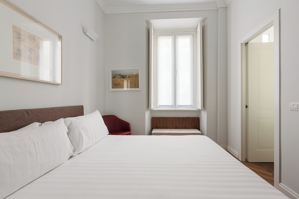 Brera Apartments In San Babila 10/50