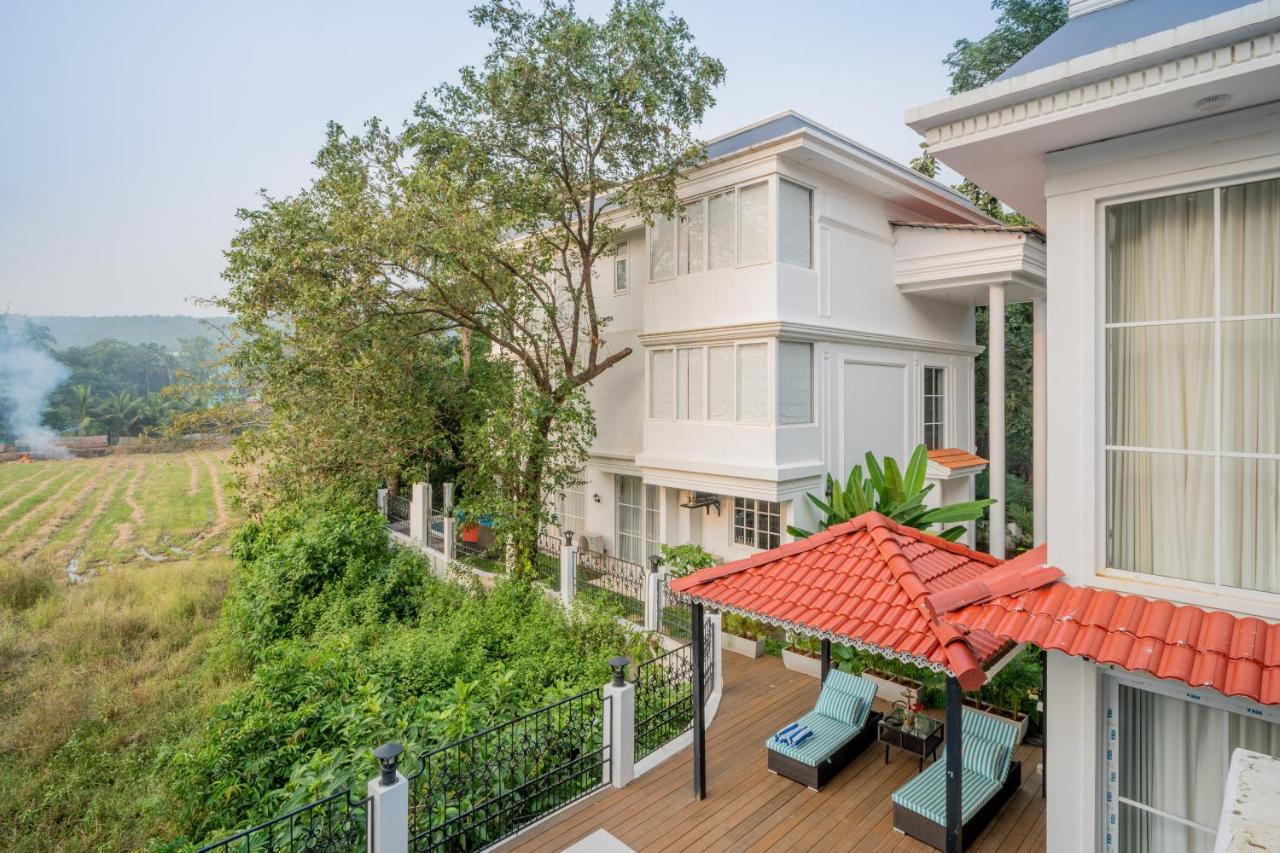 ELIVAAS Prive Suntuarios Casa Ikkebana 4 BHK With Jacuzzi, Pvt Pool and Bar in Assagao