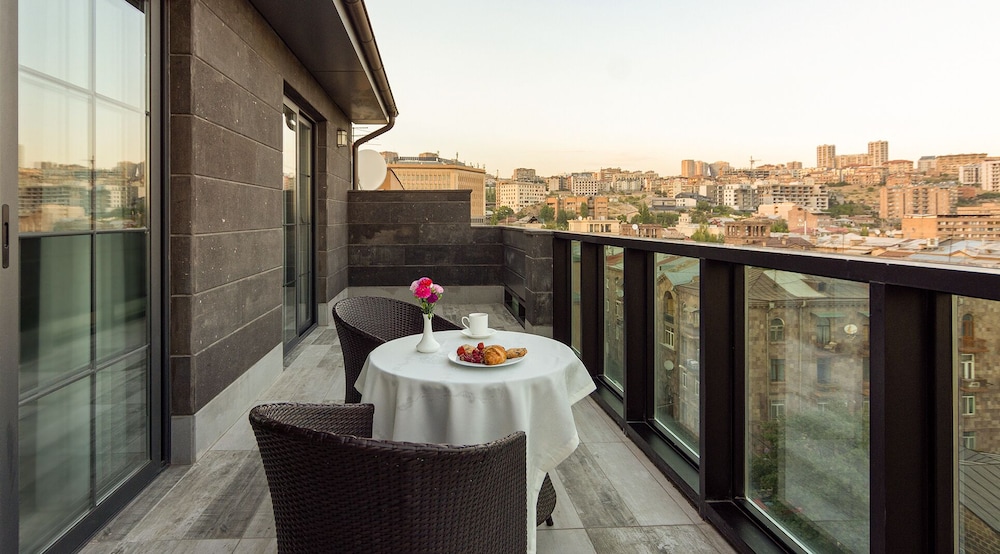 Dave Hotel Yerevan 25/25