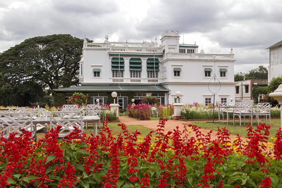 THE GREEN HOTEL 54/59