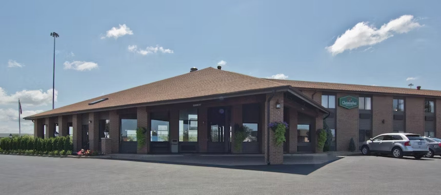 Christopher Inn and Suites 37/39