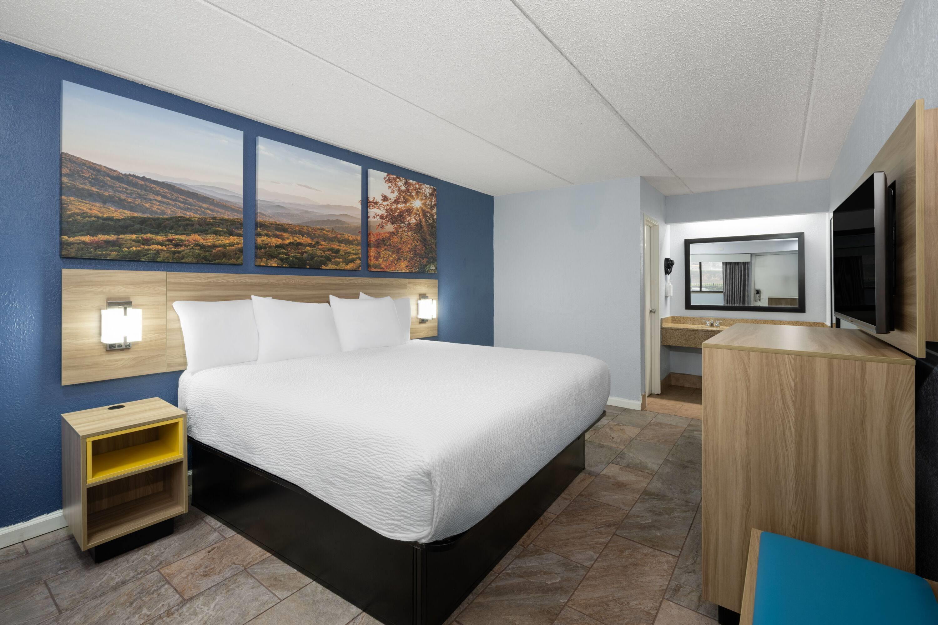 Days Inn by Wyndham Charlotte University 10/35