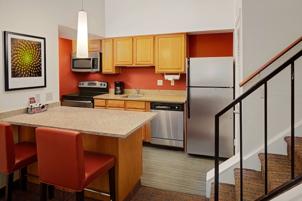 Residence Inn by Marriott Detroit Troy/Madison Heights 17/22