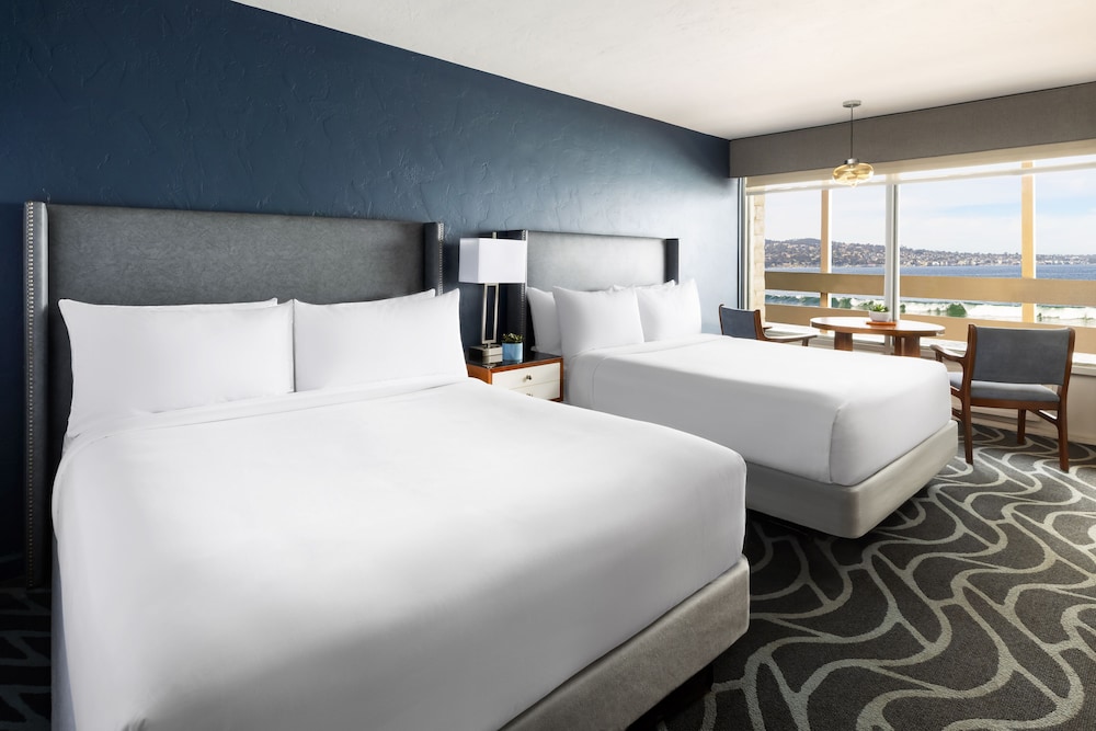 Monterey Beach Hotel, a Tribute Portfolio Hotel 17/83