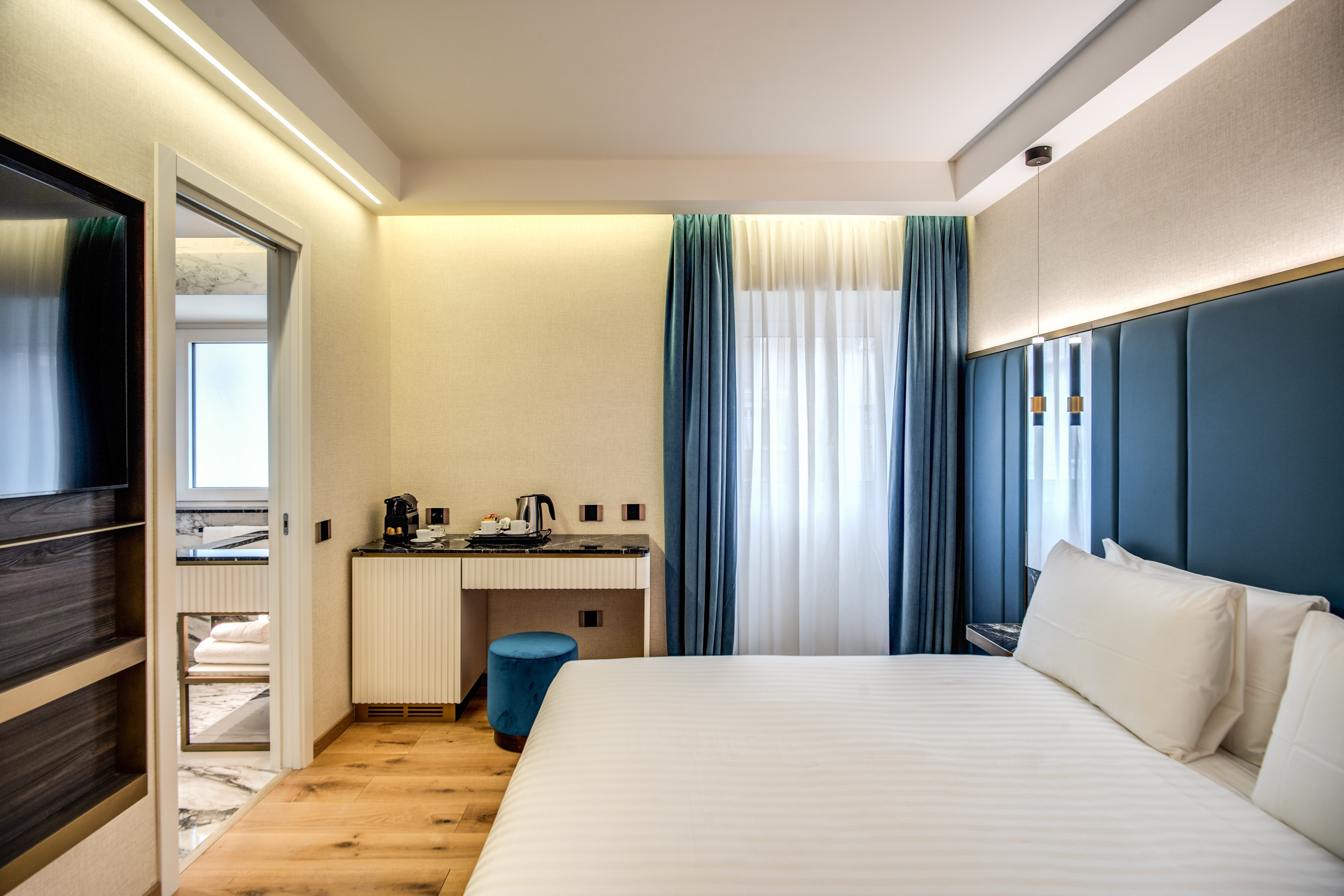 Deluxe, Double or Twin Bed