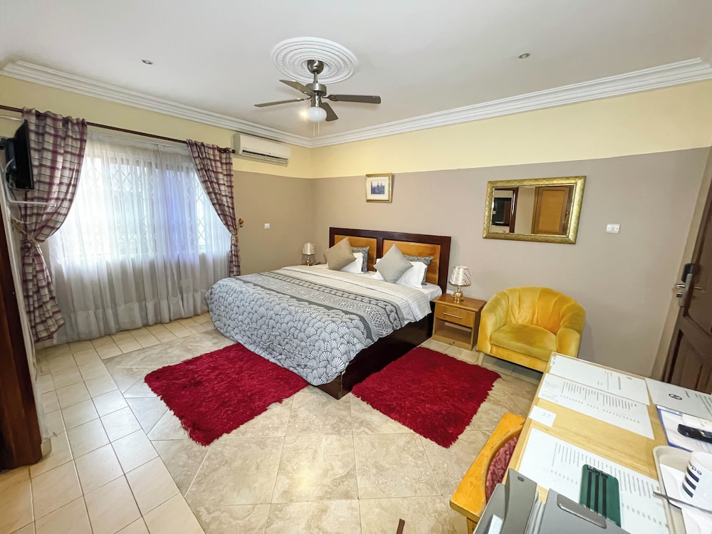 DELUXE, TRIPLE, KING BED, GARDEN VIEW