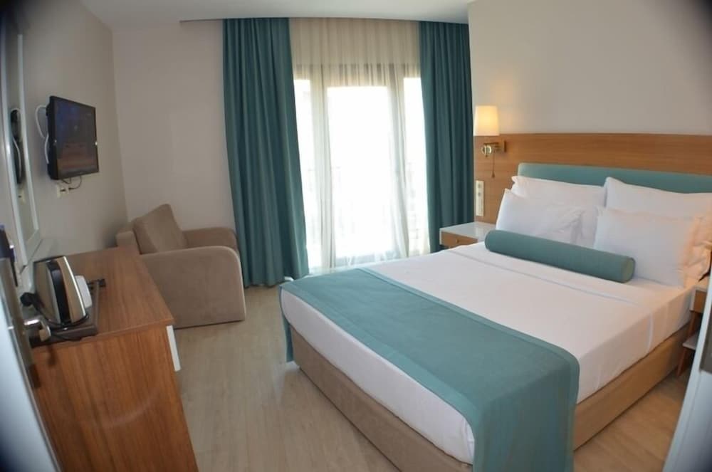 Sardinia Hotel 12/50