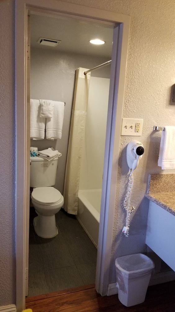 Santa Fe Inn Pueblo 15/31