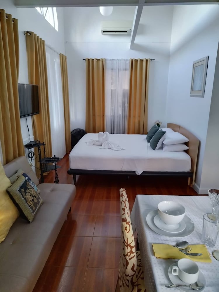 Makati Riverside Inn 28/54