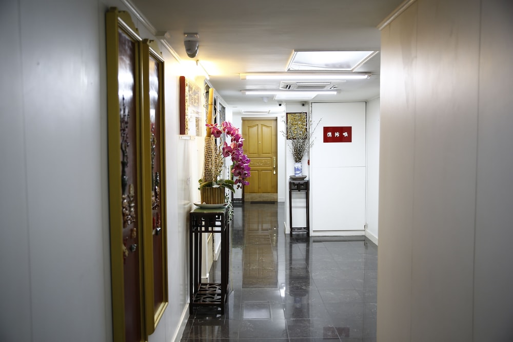 Sandhu Hotel 3/39