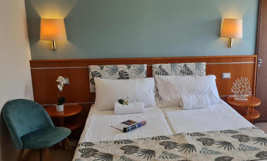 Hotel Eros 25/50