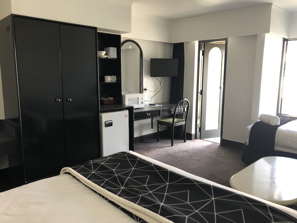 Alcamo Hotel 10/66