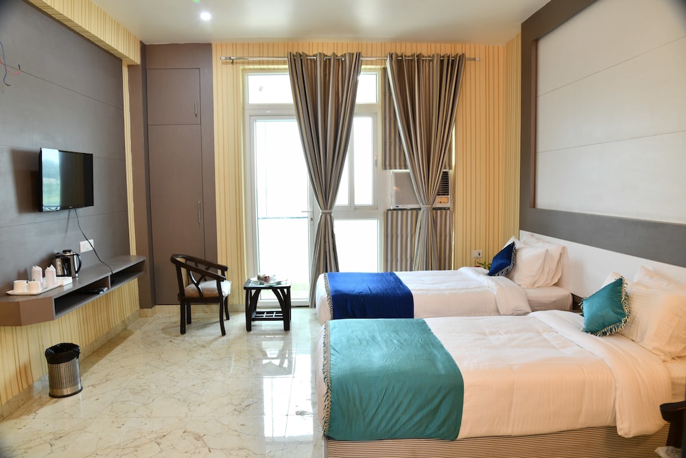 Hotel Jataka Inn 15/38
