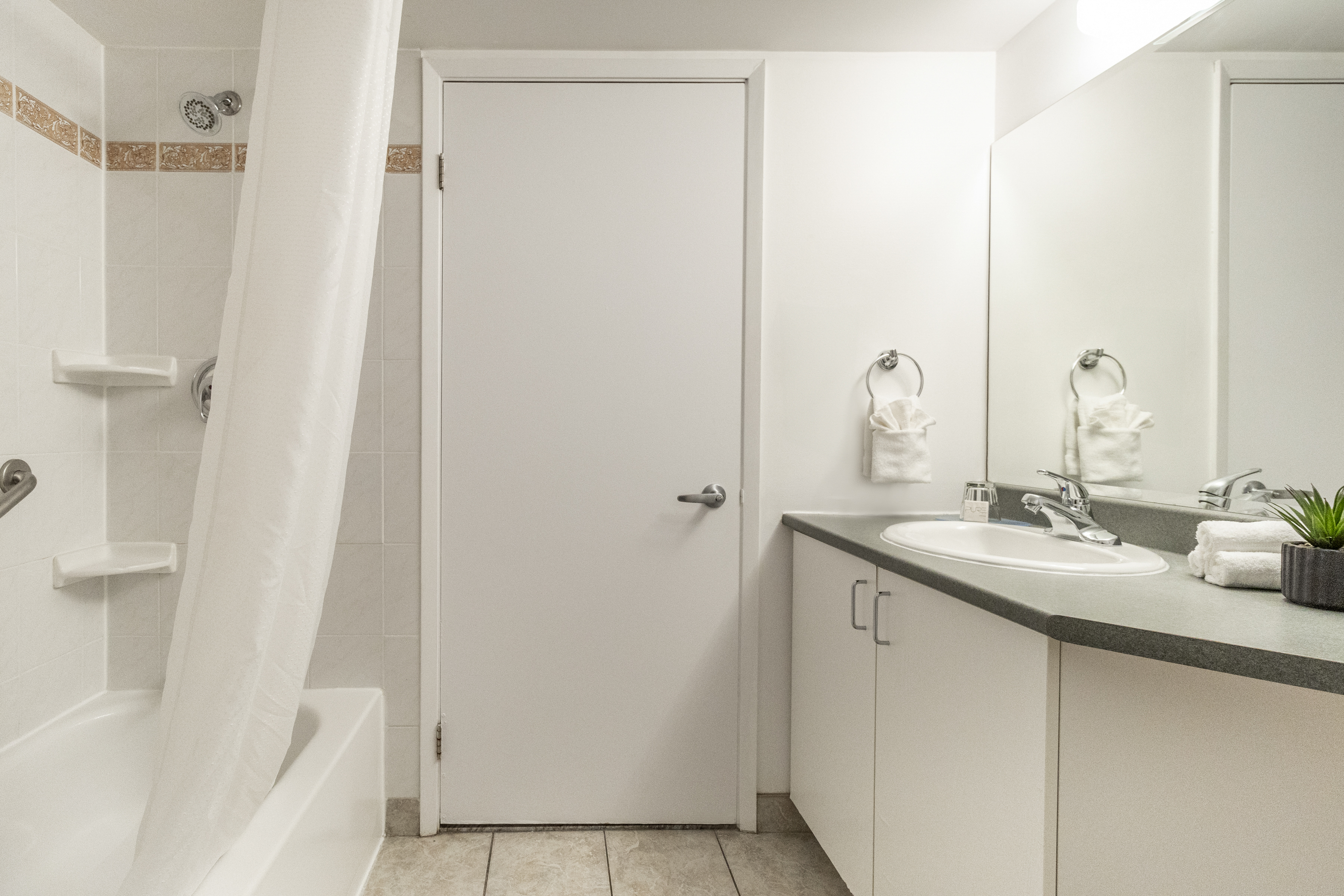 استوديو بسرير كينج، Hotel Saint Laurent Montreal 6/7