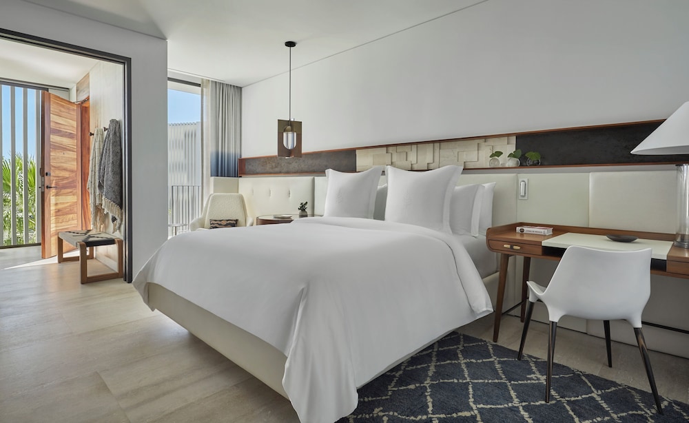 1 Bedroom, Suite, King Bed, Ocean Front
