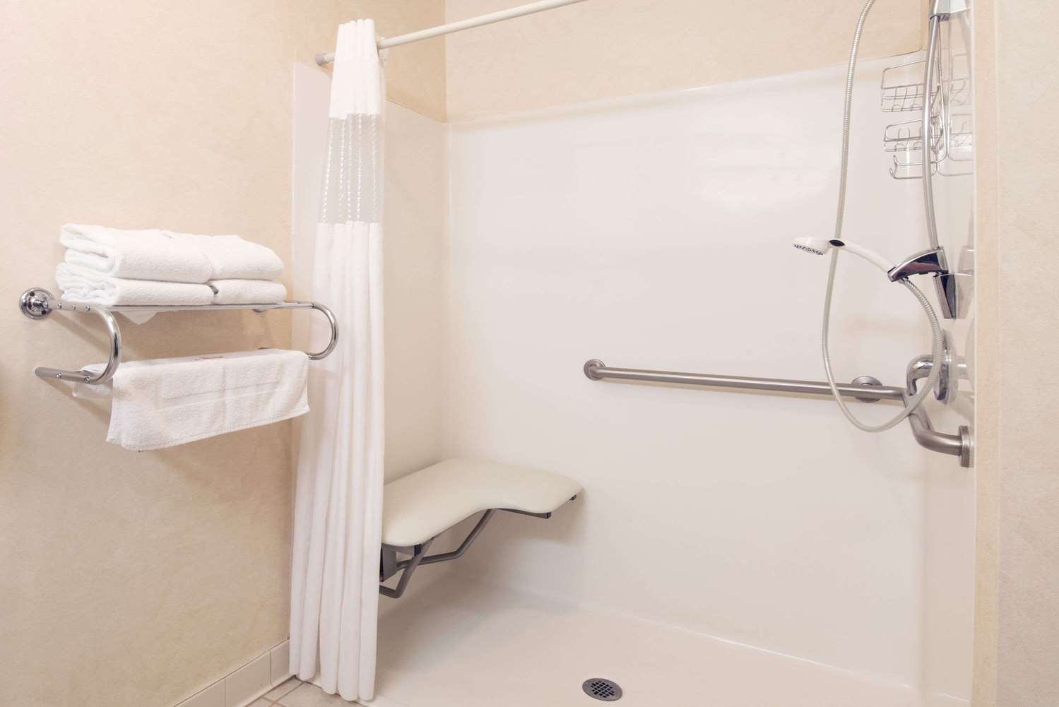 Howard Johnson by Wyndham Oacoma Hotel and Suites 30/31