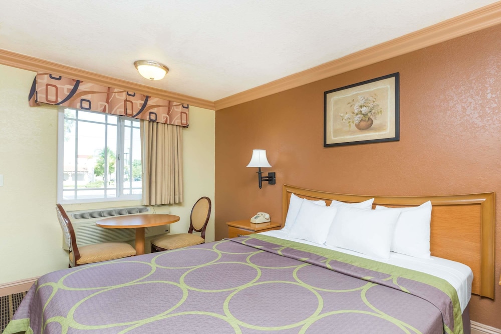 Super 8 by Wyndham Azusa CA 9/19