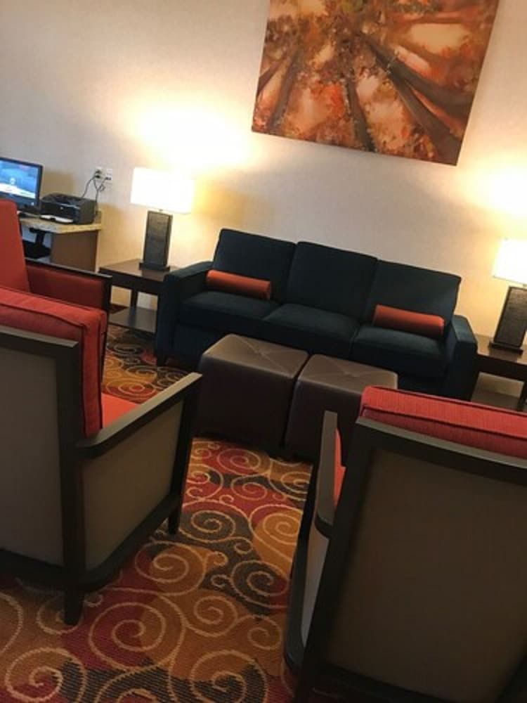 Comfort Suites Altoona North 18/32