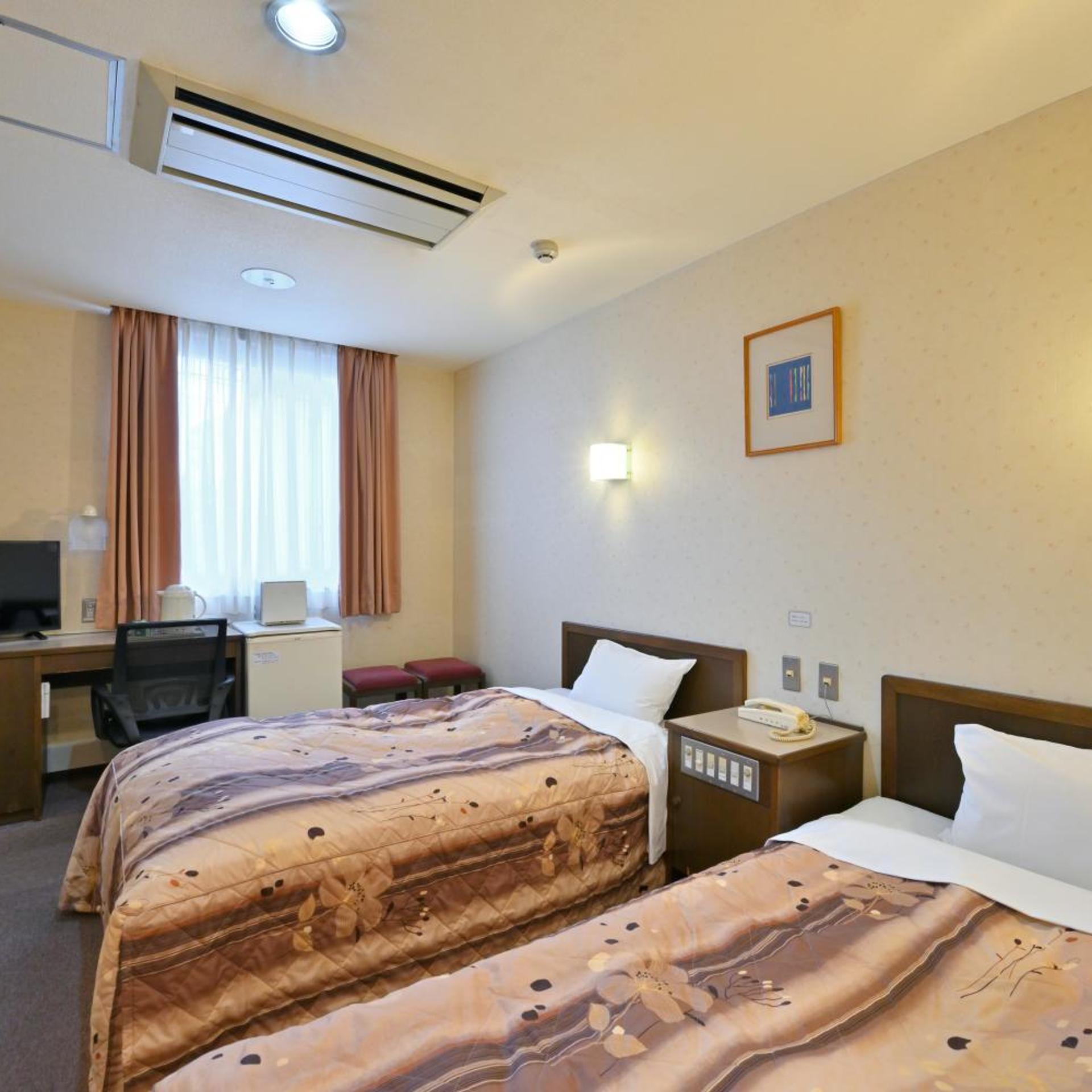 ROOM, TWIN BEDS, SMOKING