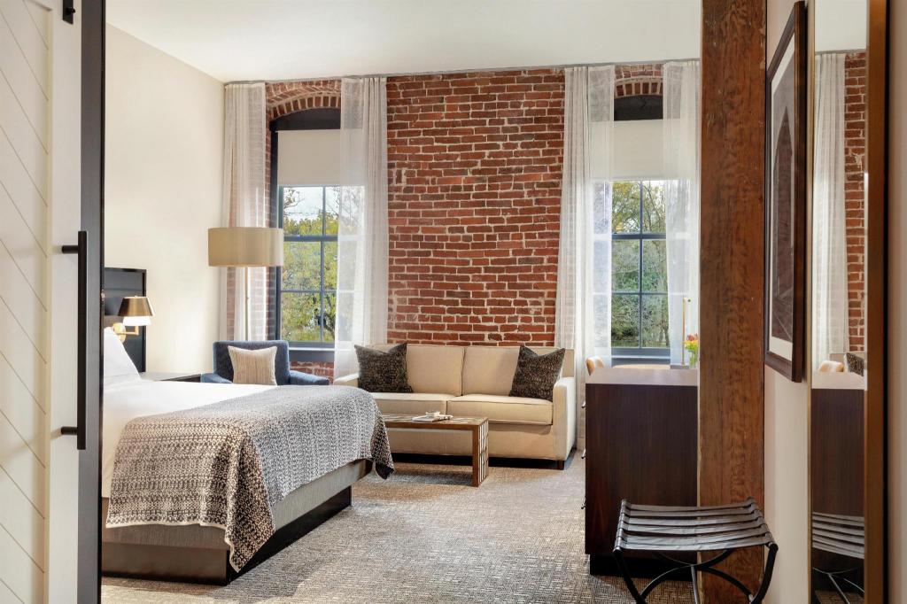 Master, Studio, Suite, King Bed