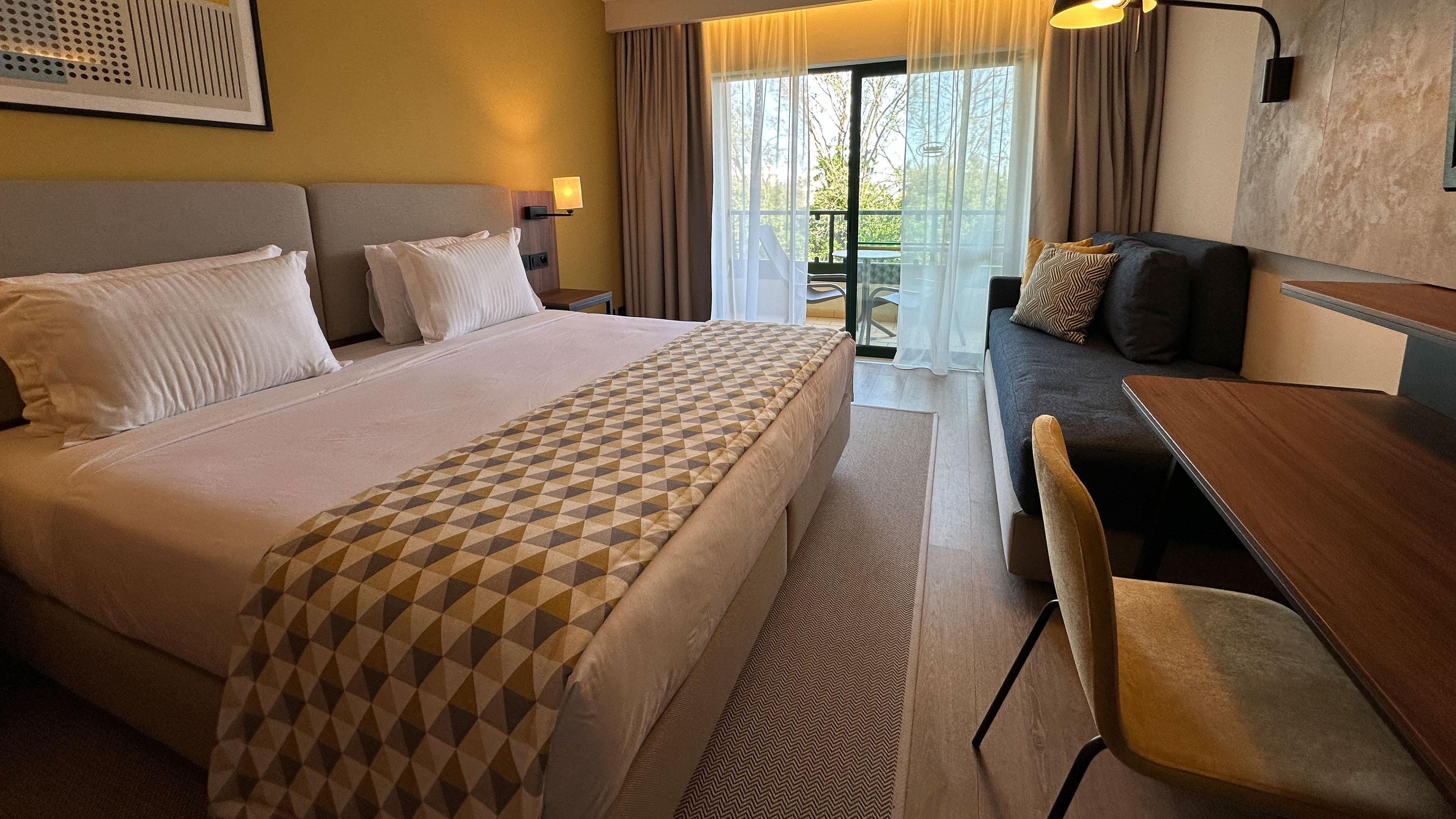 Room, Twin Beds, Balcony