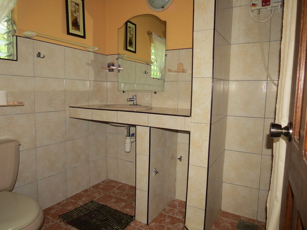 Alonaland Resort Apartelle 47/50