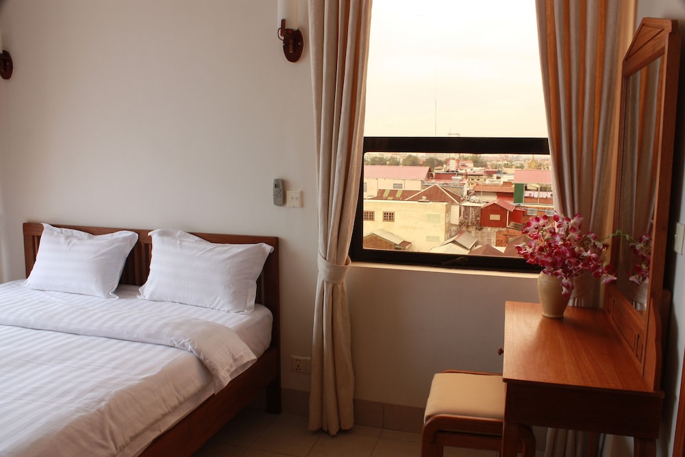 Lux Riverside Hotel & Apartment 15/99
